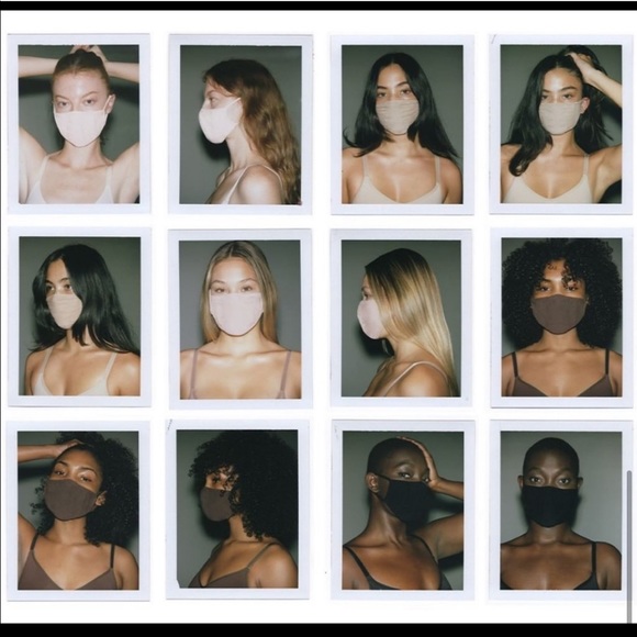 SKIMS ‘Cocoa’ face mask - Picture 3 of 4